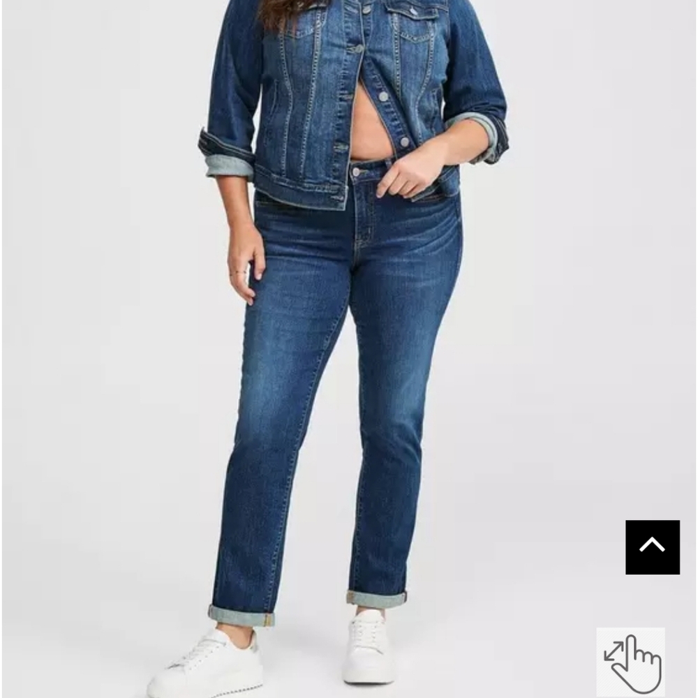 Torrid SHORT INSEAM Perfect Boyfriend Mid-Rise Jean